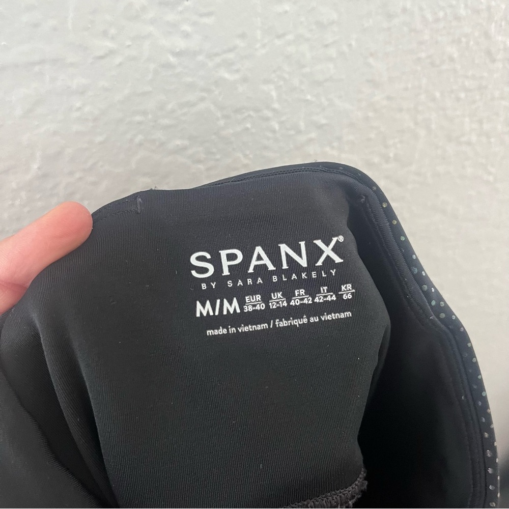Spanx Metallic Mist 7/8 Leggings Size Medium - Picture 9 of 12